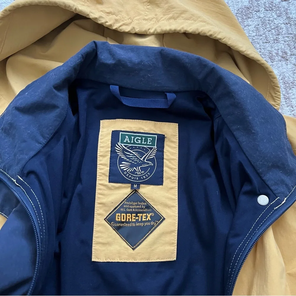 AIGLE Gore-Tex Jacket Mens size Medium Yellow  Outdoor Hiking Rain Coat Utility